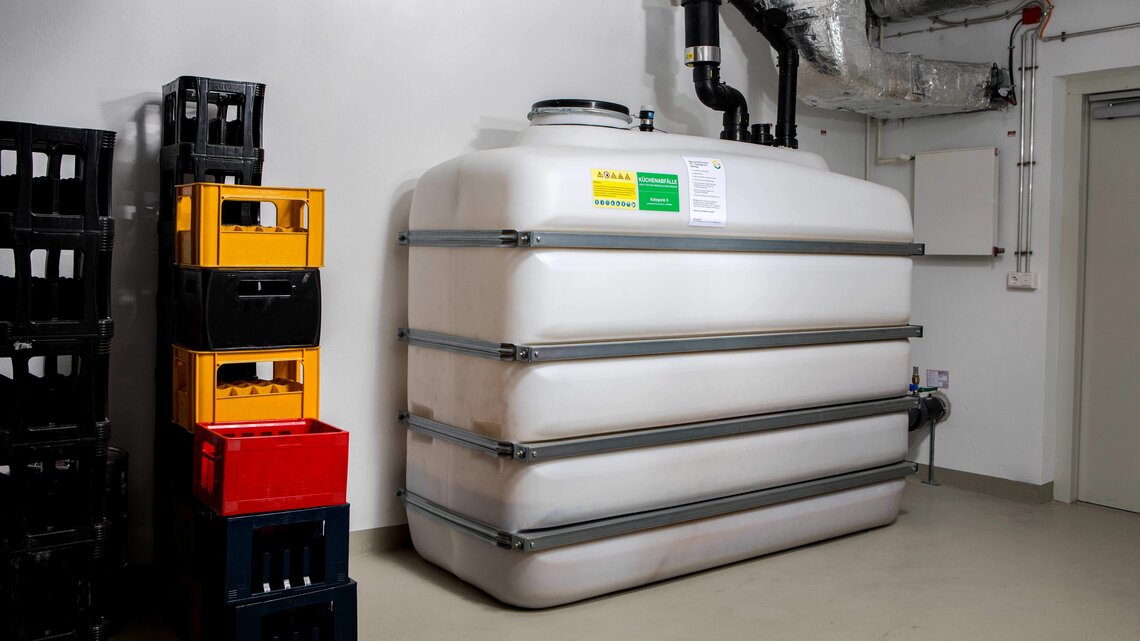 Dealing with food waste: effective and simple